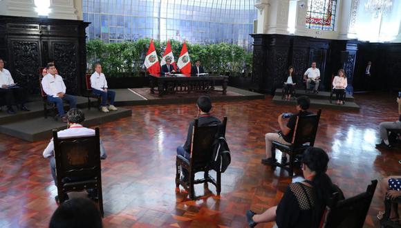 La institución sugirió que el Gobierno permita a los medios de comunicación realizar preguntas y repreguntas durante la conferencia diaria del presidente de la República. (Foto: GEC)