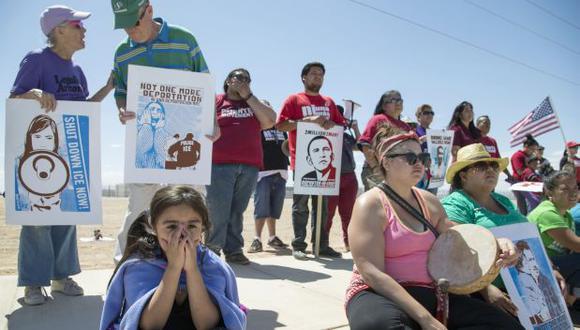 Inmigrantes en EE.UU. piden que se detengan deportaciones