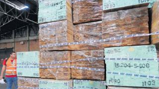 Revelan complicidad de empresarios en escándalo de madera ilegal en Perú