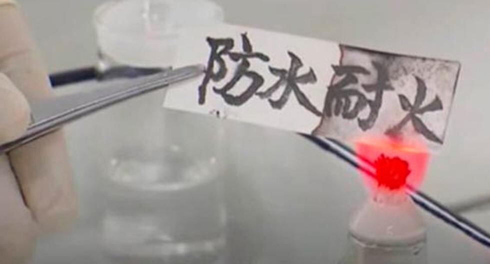 Un equipo de científicos chinos ha desarrollado un nuevo papel resistente al agua y al fuego. Mira el video. (Foto: Captura)