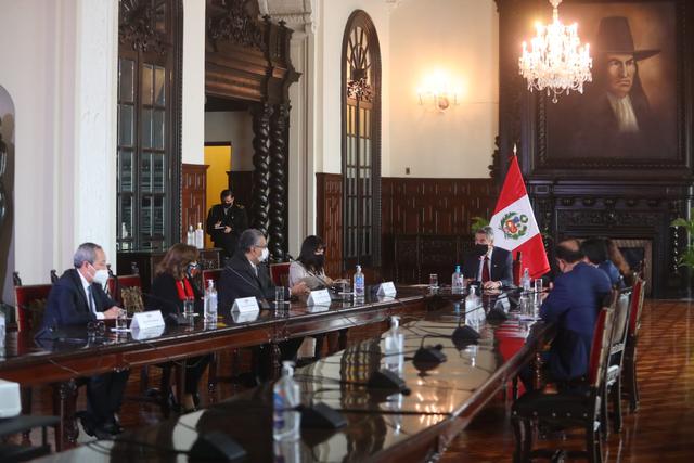 Este primer Consejo de Estado se realiza en Palacio de Gobierno para buscar consensos entre diferentes poderes del Estado. (Foto: Presidencia)