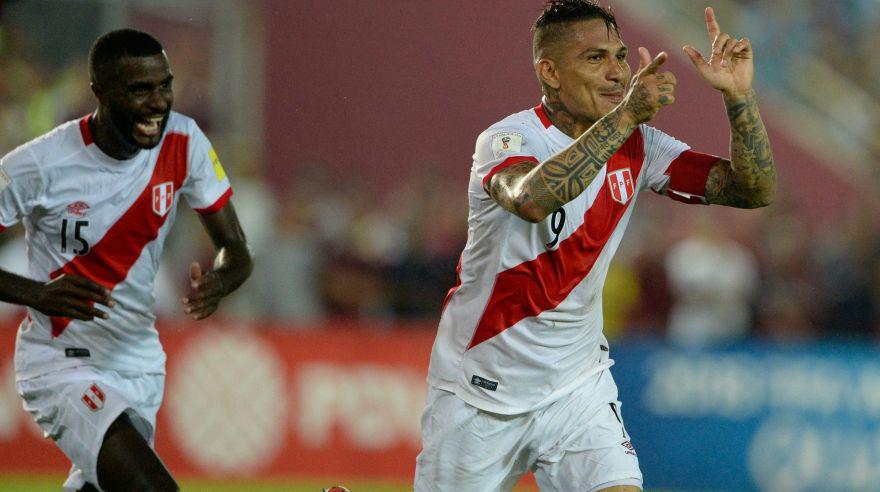 Paolo Guerrero marca el empate de Perú ante Venezuela en San Cristobal . (Foto: agencias)