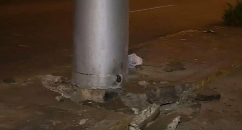 Explosión del poste se produjo en la noche del miércoles. (Foto: TV Perú/Captura)
