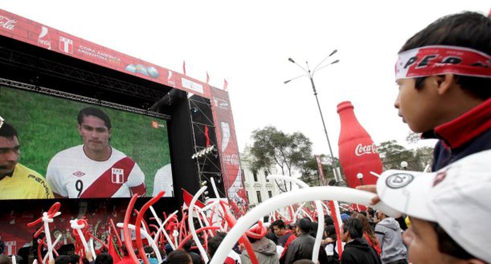 Encuentro Perú vs Uruguay se verá en una pantalla gigante en la Plaza de Armas de Lima. (Foto: Andina)