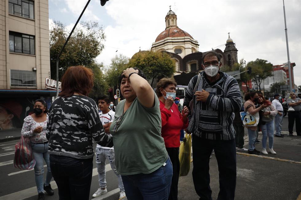 Un sismo de magnitud 7,7 sacudió este lunes el centro de México justo en el día de los aniversarios de los terremotos del 19 de septiembre de 1985 y de 2017, considerados los dos más destructivos de la historia reciente. (Foto: EFE/José Méndez)