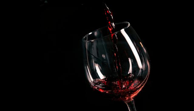 El vino tinto es perfecto si en la parrilla hay carnes rojas. (Foto: Pixabay)&nbsp;