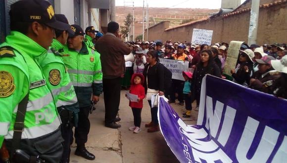 Yanelith fue secuestrada, torturada y obligada a vivir con el cadáver de su hijo. La población de Huancané exige justicia. (Foto: Cortesía)