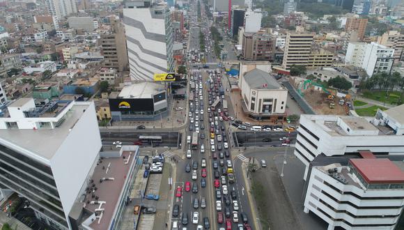 Una de las secciones con más tráfico está la altura de Javier Prado con Av. Arequipa; y en el cruce con Av. Petit Thouars. (Foto: Bryan Albornoz)