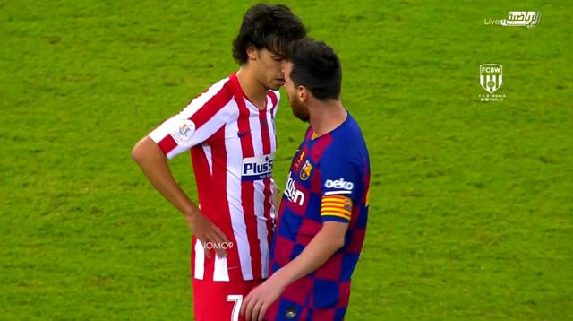 Lionel Messi y Joao Félix discutieron al final de la primera mitad