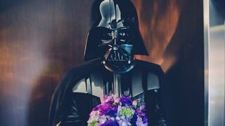 Coronavirus: Mujer hizo sus compras disfrazada de Darth Vader para protegerse de los contagios