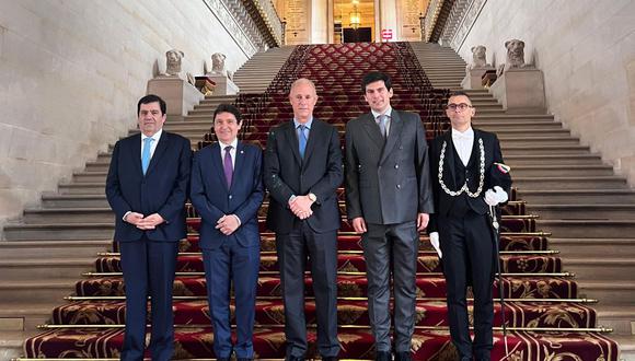 Javier González-Olaechea, ministerio de Relaciones Exteriores, se reunió con los senadores Jean Hingray y Olivier Cadic. (Foto: Cancillería/X)
