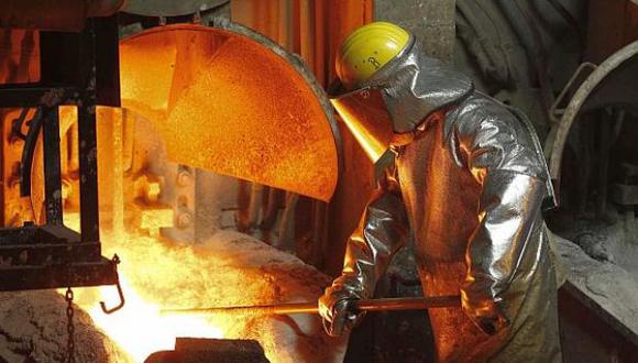 Los futuros de mineral de hierro y las acciones de compañías mineras evidenciaron un alza. (Foto: El Comercio)