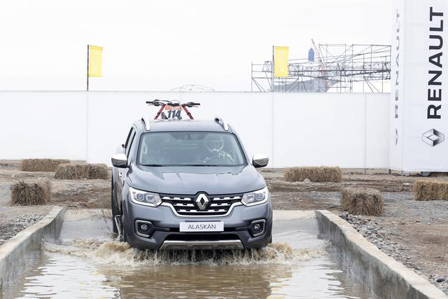 Renault presentó su nuevo producto, Alaskan, al mercado nacional. Se trata de una pick-up de uso mixto que puede desarrollar trabajo de carga de hasta una tonelada y, al mismo tiempo, cuenta con todas las prestaciones de una SUV.