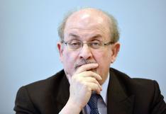 Salman Rushdie: elevan recompensa en Irán para matar a escritor