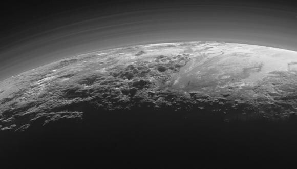 Una nueva imagen de Plutón muestra niebla de nitrógeno y hielo