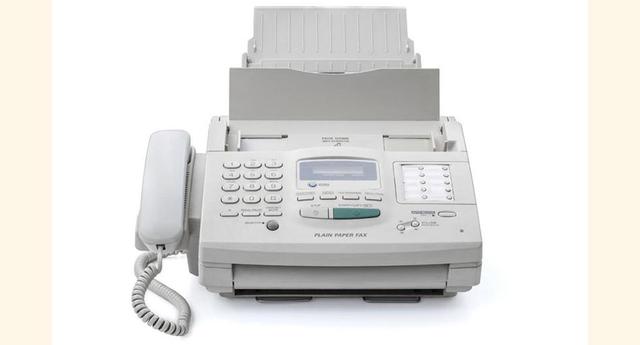 El fax. Este aparato, creado en 1964, supuso una auténtica revolución en su época ya que con él podías enviar imágenes y documentos.