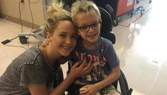 Jennifer Lawrence alegró a niños en hospital de Canadá