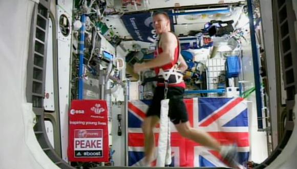 Astronauta corre la maratón en el espacio