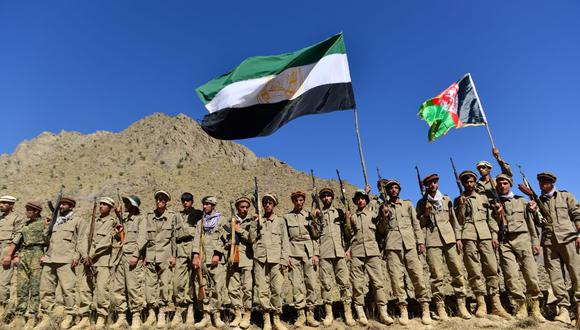 El movimiento de resistencia afgano participa en un entrenamiento militar en el área de Malimah, en la provincia de Panjshir, el 2 de septiembre de 2021. (Ahmad SAHEL ARMAN / AFP).