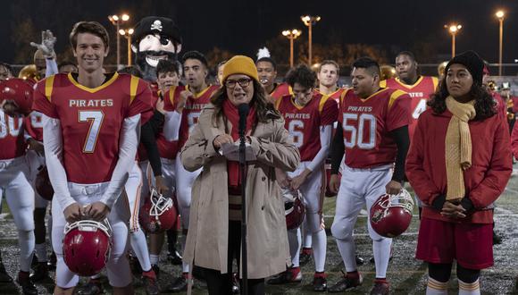 Patrick Schwarzenegger, Marcia Gay Harden y Sydney Park en escena de "Moxie". (Foto: Netflix)