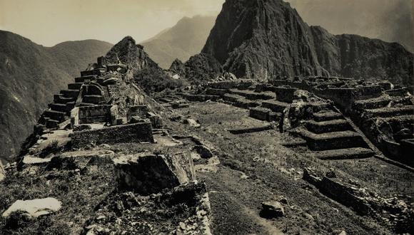 “Panorámica de Machu Picchu”, ( 1941 ), de Martín Chambi. es parte de la sesión Históricos de la subasta.