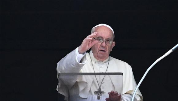 El papa Francisco se refirió a la actual situación que atraviesa el Perú en la oración dominical del Ángelus. (Foto: Andreas SOLARO / AFP).
