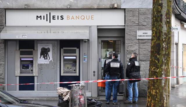 Francia: Roban banco en los Campos Eliseos y delincuentes secuestran a clientes durante horas. (Foto: AFP)