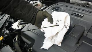 Aprende a limpiar el motor de tu auto en 10 sencillos, seguros y rápidos pasos