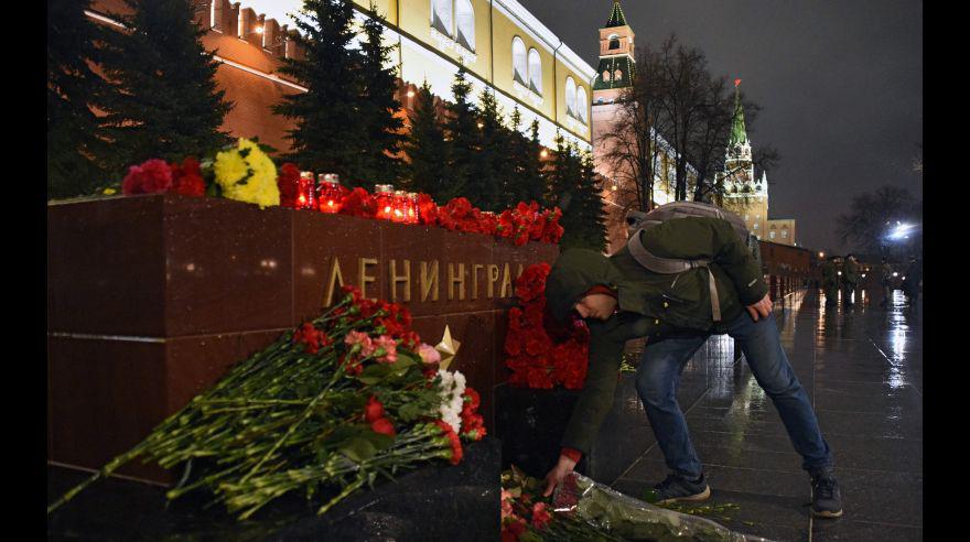 Putin rinde homenaje a víctimas del atentado en San Petersburgo - 9