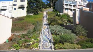 Estas atractivas escaleras resaltan en medio de San Francisco