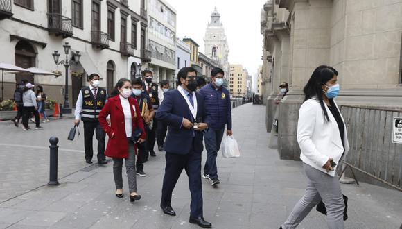 Fiscal Marco Huamán interrogó al secretario de Palacio de Gobierno y está facultado a incautar bienes. (Foto: Violeta Ayasta / GEC)