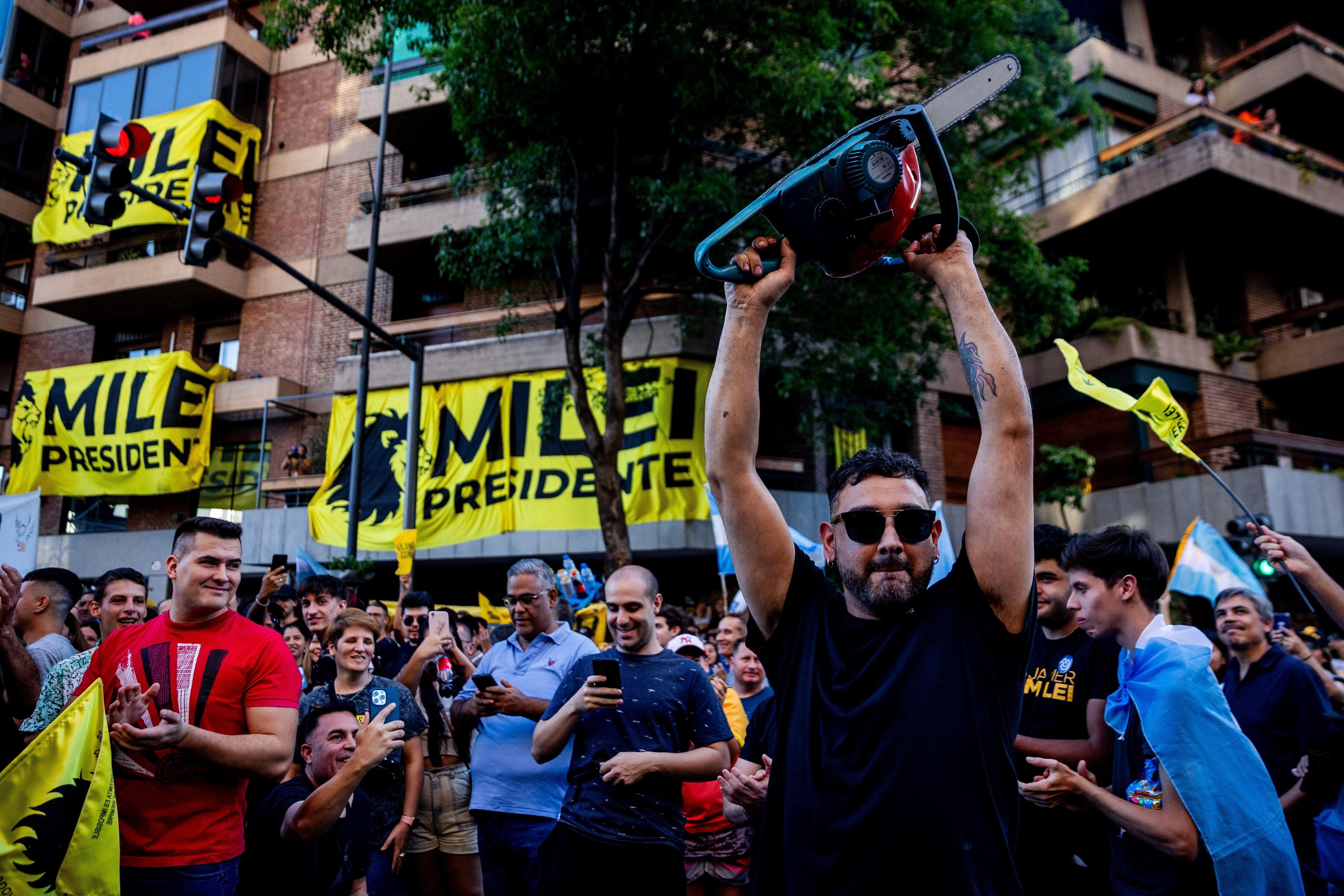 Many of Milei's voters sympathized with the chainsaw he showed during the campaign as a symbol of the large cuts he intends to make to the Argentine State.  (Photo: AFP)