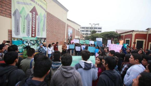 protesta en la universidad federico villarreal
