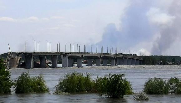 Esta vista general muestra un área parcialmente inundada de Kherson, el 6 de junio de 2023, luego de los daños sufridos en la represa hidroeléctrica Kakhovka. (Foto de Oleg TUCHYNSKY / AFP)
