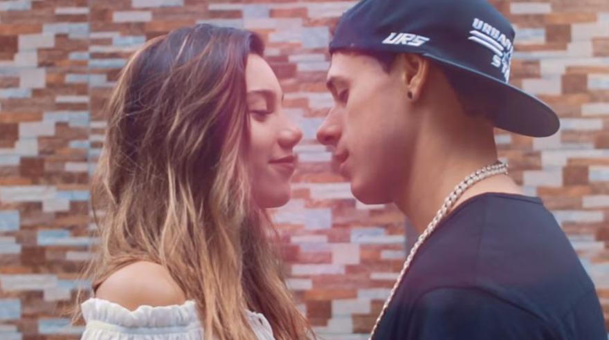 Hugo García y Mafer Neyra en el video de "Recordar". (Foto: YouTube/ Captura de pantalla)