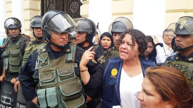 Trabajadores municipales siguen protestando por falta de pagos - 2