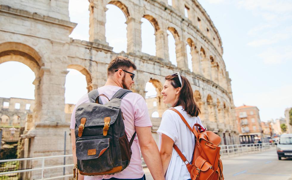 ¿Estas planeando viajar a Europa este 2023 y disfrutar de sus increíbles destinos turísticos, su gastronomía y su cultura? Entonces, aquí te brindamos una serie de consejos para que tengas un viaje económico, ahorrarás en los pasajes como en el alojamiento. (Foto: Shutterstock)