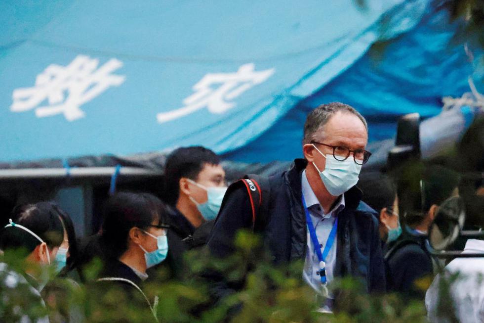 Un equipo de expertos liderado por la Organización Mundial de la Salud que investiga los orígenes del coronavirus visitó este viernes un hospital en la ciudad de Wuhan en China, recinto que fue uno de los primeros en tratar a pacientes con la enfermedad. En la imagen aparece Peter Ben Embarek, uno de los integrantes del grupo. (Texto y foto: Reuters).