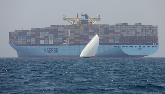 El gigante naviero Maersk dijo el 31 de diciembre de 2023 que suspendería el paso de buques a través del Mar Rojo durante 48 horas, después de que los hutíes atacaran uno de sus buques mercantes. (Foto de Karim SAHIB / AFP).