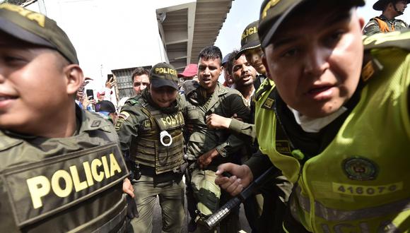 Desde el 23 de febrero (día en el que debía ingresar la ayuda humanitaria) y el final de mes, Colombia ha recibido a 567 integrantes de las fuerzas militares de Venezuela que desertaron según informaron fuentes oficiales. (AFP)