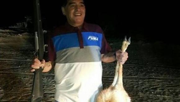 Maradona es criticado por cazar animal en peligro de extinción