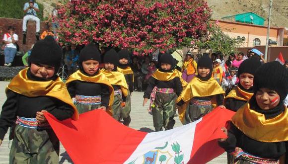 Niños de Omate viven la peruanidad en festival