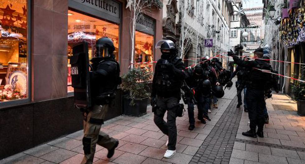 Efectivos de la Brigada de Búsqueda e Intervención de la policía gala participan en la búsqueda del sospechoso tras el atentado de ayer en un mercado de Navidad en Estrasburgo. (Foto: EFE)