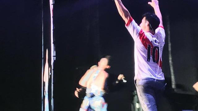 Joe Jonas cantó con la camiseta peruana durante concierto en Lima