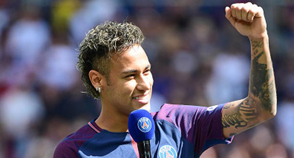 Neymar expresó toda su emoción tras ser presentado ne la torre Eiffel | Foto: Getty