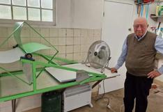 Jubilado de 88 años inventa un aerogenerador de balcón y gana medalla en concurso
