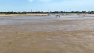 Lambayeque: viviendas en peligro de caer tras crecida del río Reque en Chiclayo | VIDEO