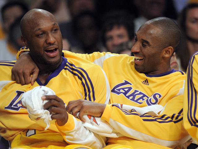 Lamar Odom (izquierda) fue campeón de la NBA con Los Ángeles Lakers en las temporadas 2008-09 y 2009-10. | Foto: AP