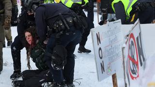 Coronavirus: Policía dice que detuvo a 47 manifestantes en protesta contra medidas sanitarias en Ottawa