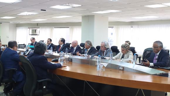 El encuentro se realizó en la sede del TC y participaron todos los magistrados de la institución. (Foto: TC)